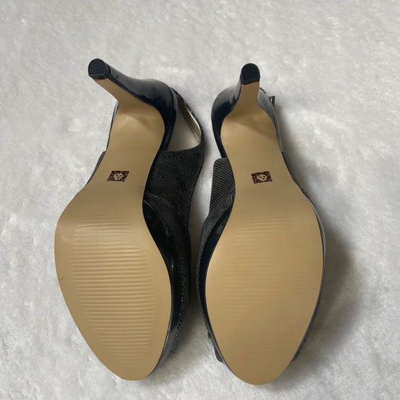 Anne Klein iFlex Silver Womens Size 6.5 Peep Toe Sandals with 4 Inch Heel - Picture 7 of 10